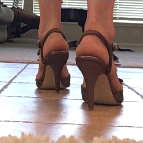 Banana Republic metallic brown heels w/bows on top - Picture 5 of 8